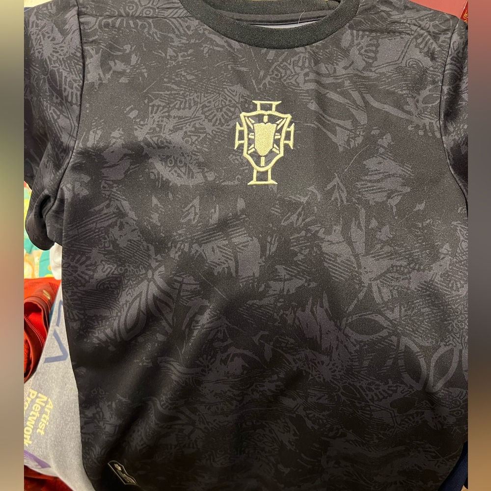 Portugal Soccer Jersey #7 Black Gold Comma Football Size S